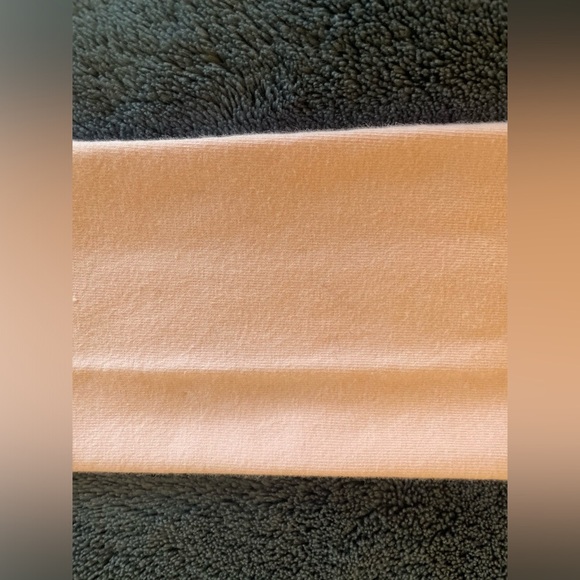 Light pink long sleeve leotard size 6/7 T - Picture 5 of 5